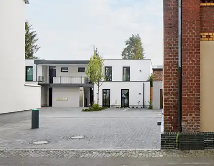 Innenhof mit Blick auf den Eingang