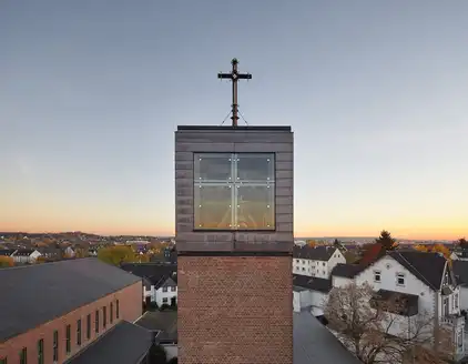 frontalsicht auf Glaswürfel