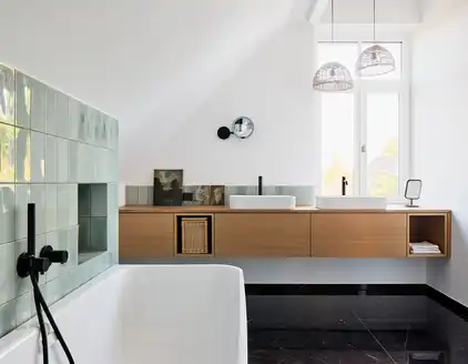 Badezimmer mit Badewanne