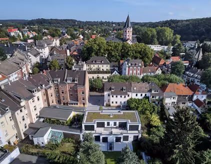 Vogelperspektive auf die Dachbegrünung und Balkon