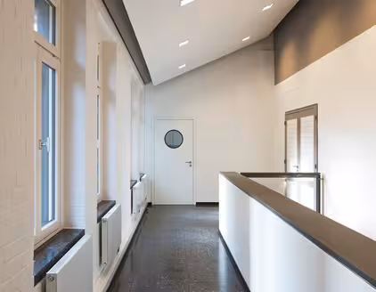 Flur oben mit Treppenabgang rechts