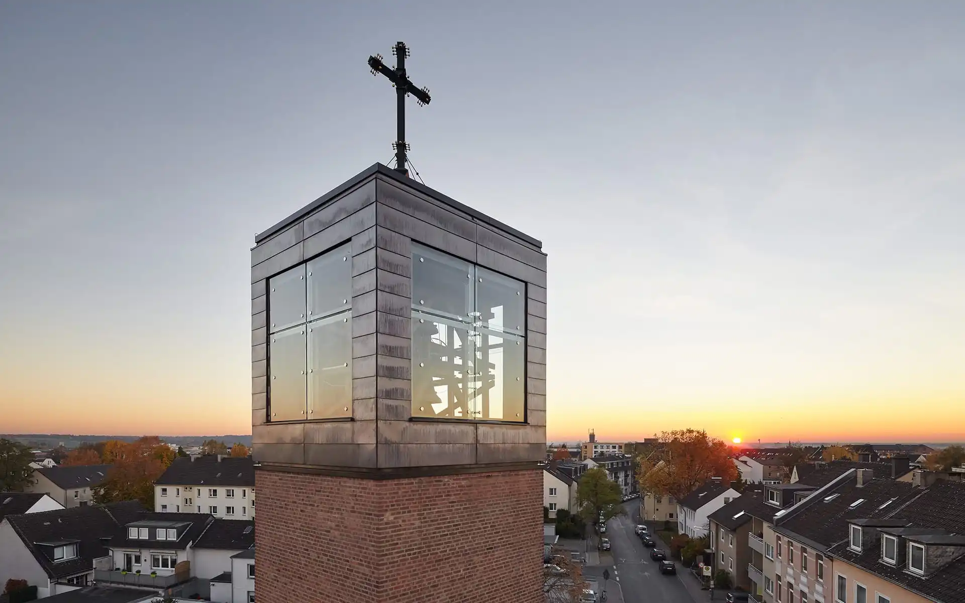 schräge Sicht auf Glockenturm