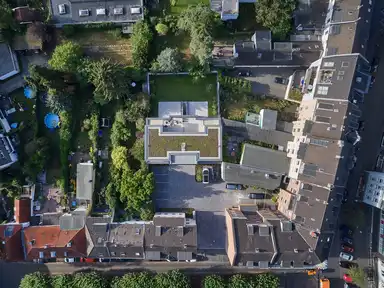 Vogelperspektive: Blick auf gesamten Wohnblock