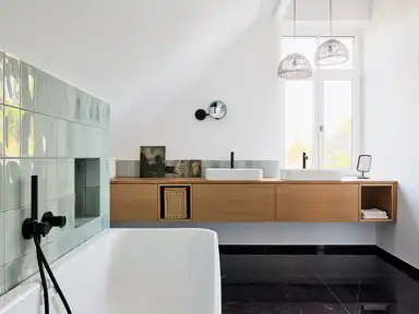 Badezimmer mit Badewanne