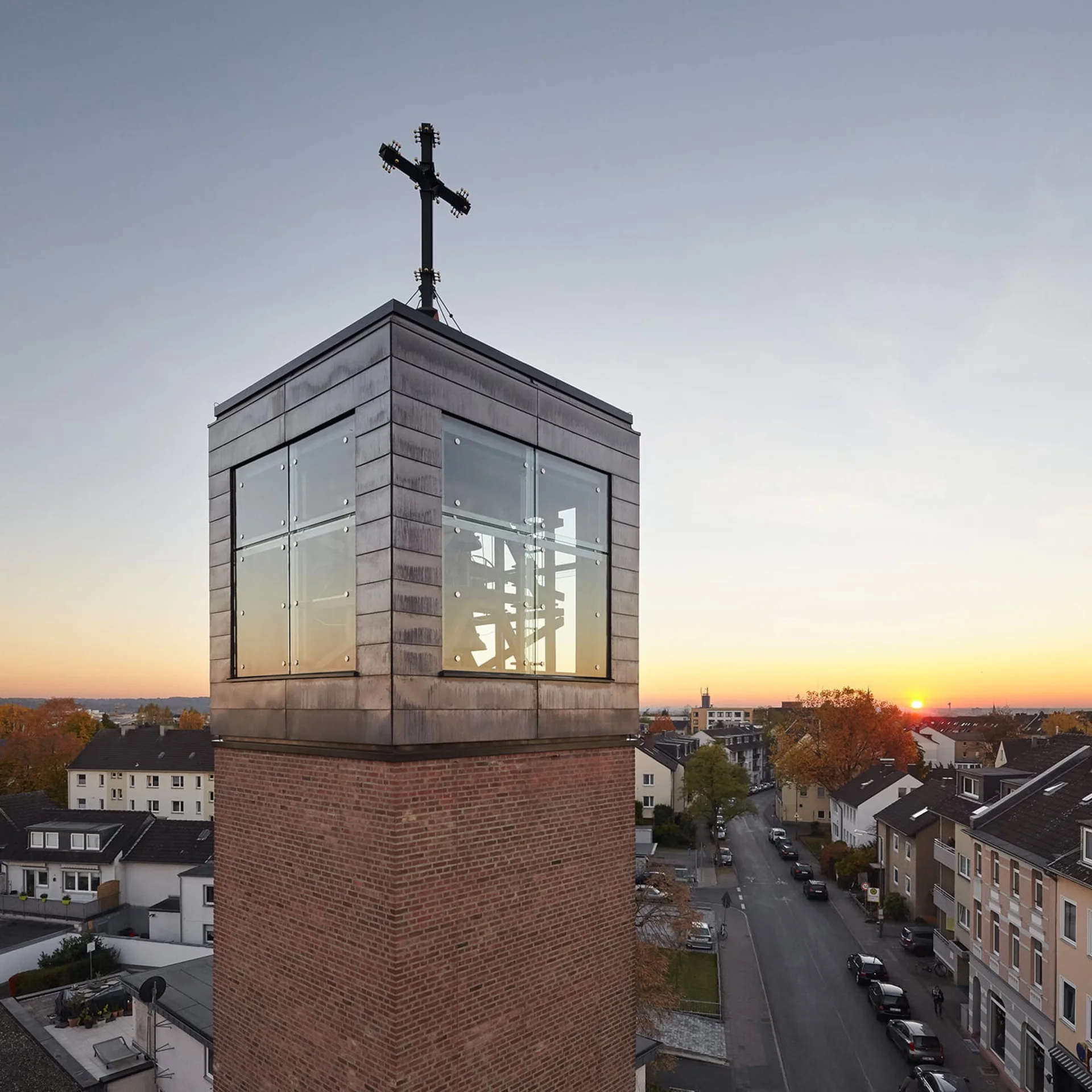 schräge Sicht auf Glockenturm